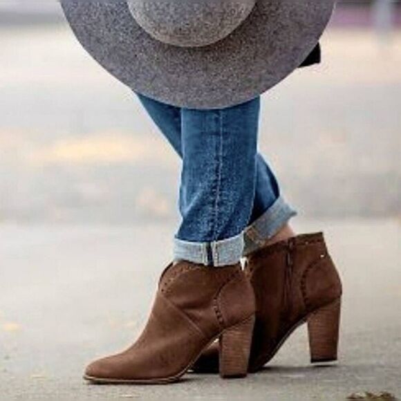 Vince Camuto Fritan Lazer Cut Booties Boots size 9.5 - Picture 1 of 7